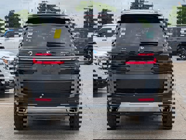 Used 2025 BMW X7 xDrive40i w/ Premium Package image 5