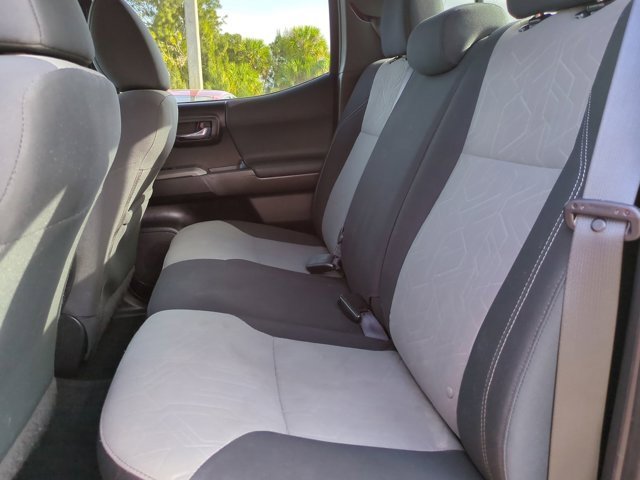 Used 2022 Toyota Tacoma TRD Off-Road image 14