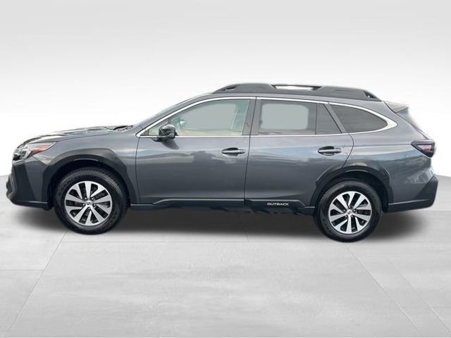 Used 2023 Subaru Outback Premium image 2