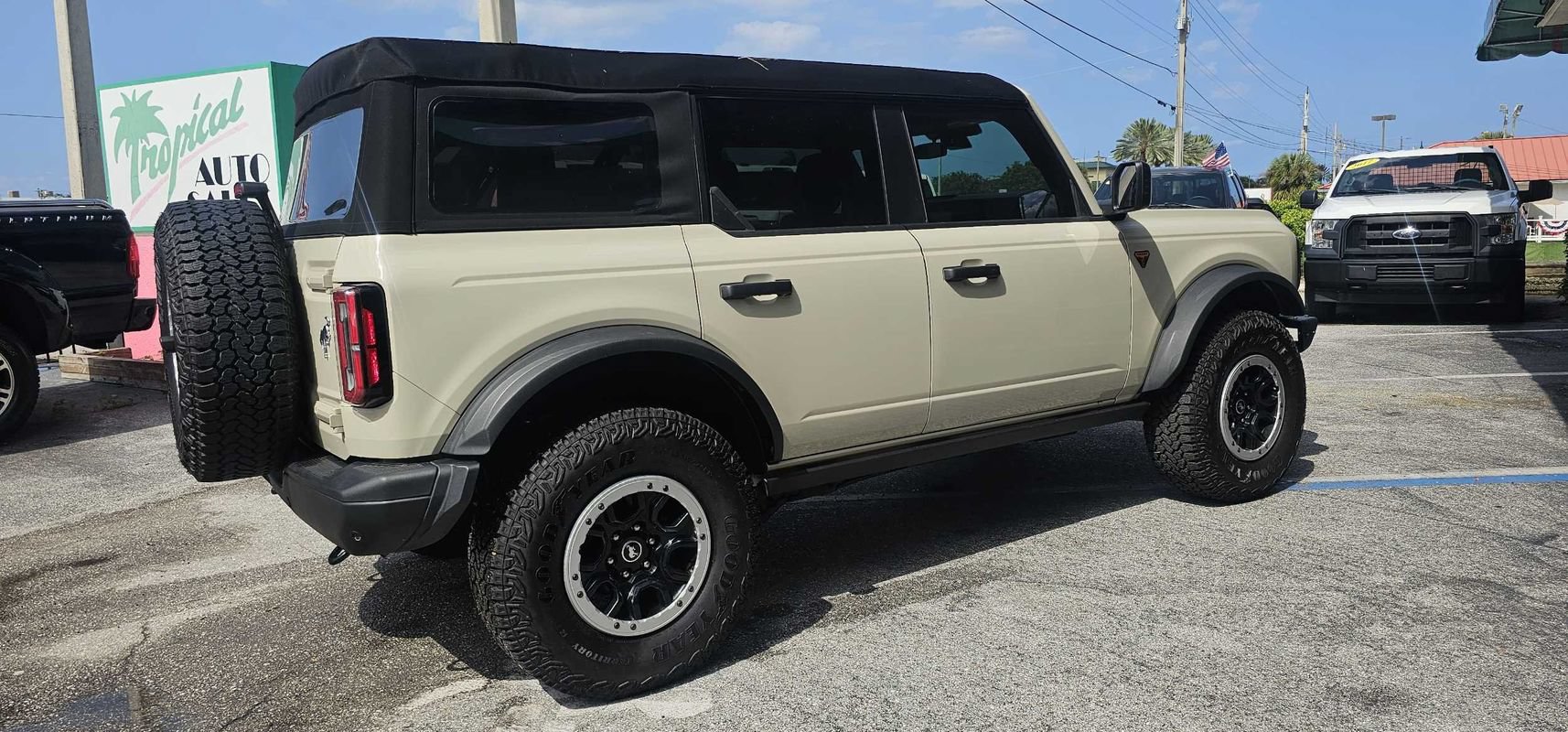 Used 2025 Ford Bronco Badlands w/ Sasquatch Package AWD/4WD image 5