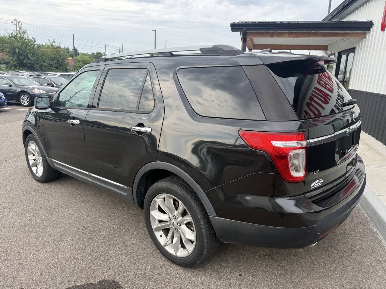 Used 2015 Ford Explorer XLT w/ Equipment Group 202A AWD/4WD image 11