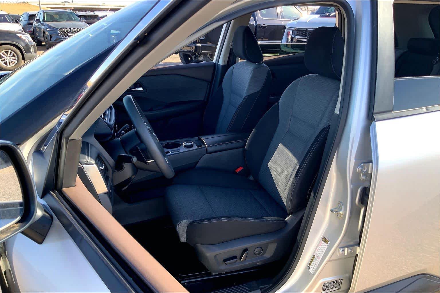 Used 2023 Nissan Rogue SV AWD/4WD image 8