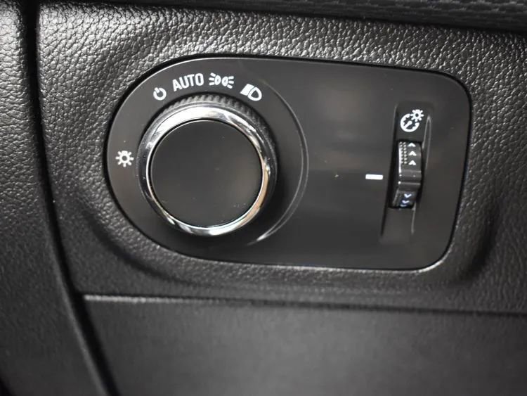 Used 2018 Chevrolet Cruze LS image 21