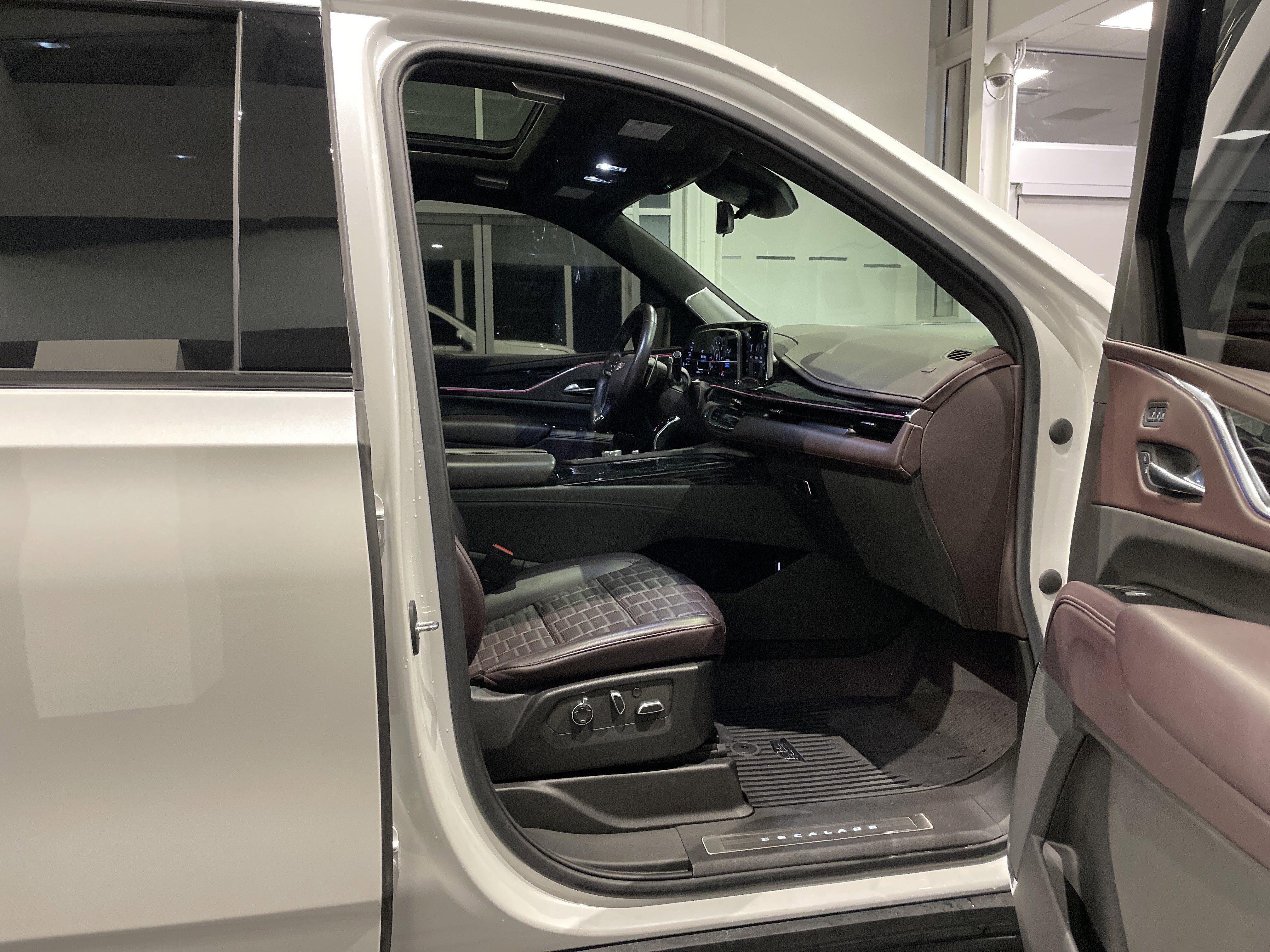 Used 2023 Cadillac Escalade V image 43