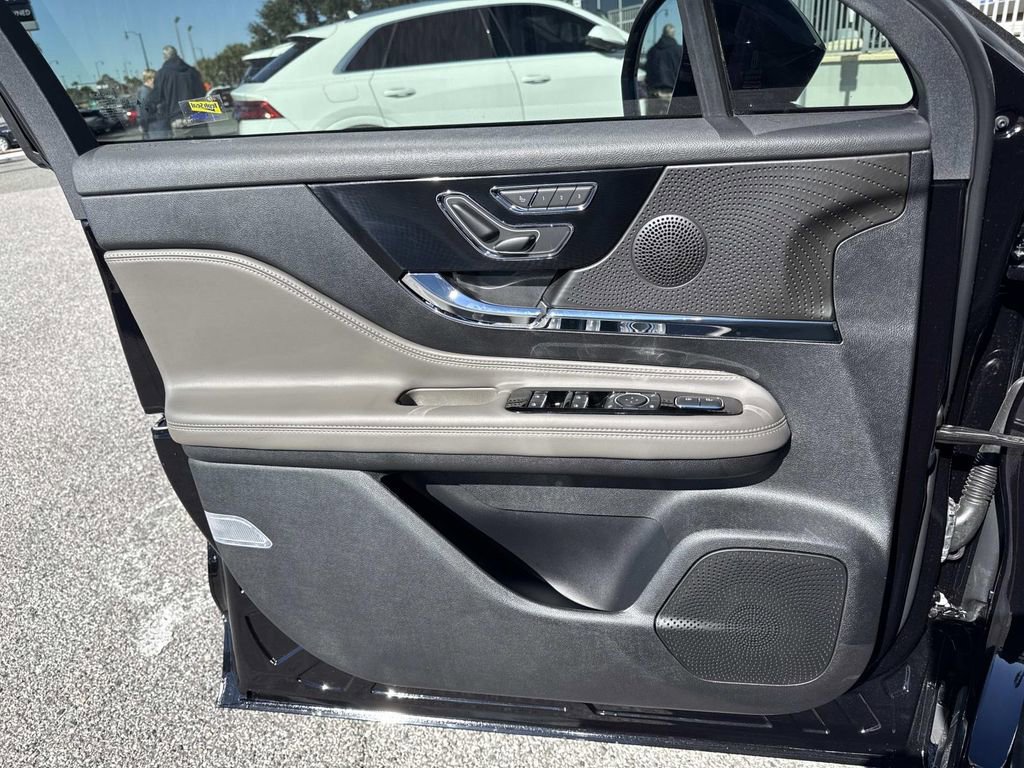 New 2026 Lincoln Corsair Premiere image 18