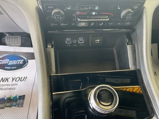 Used 2025 Jeep Grand Cherokee Altitude AWD/4WD image 26