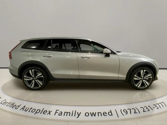 Used 2025 Volvo V60 B5 Cross Country Plus AWD/4WD image 6