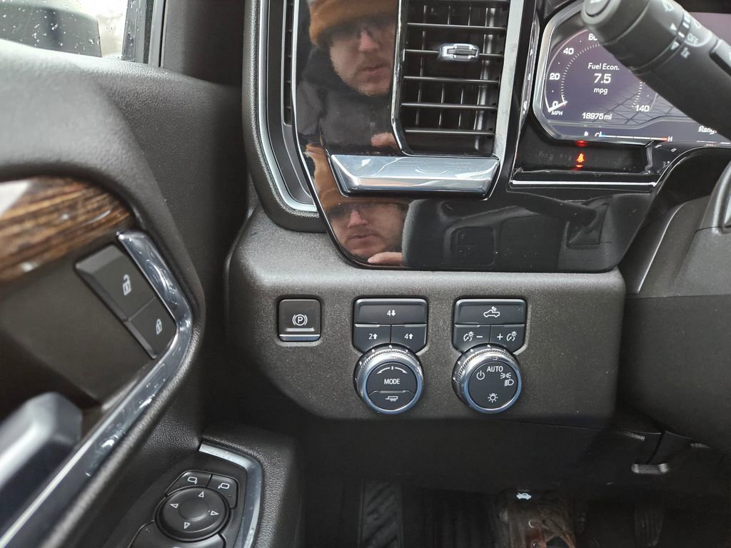 Used 2024 GMC Sierra 3500 SLE image 16