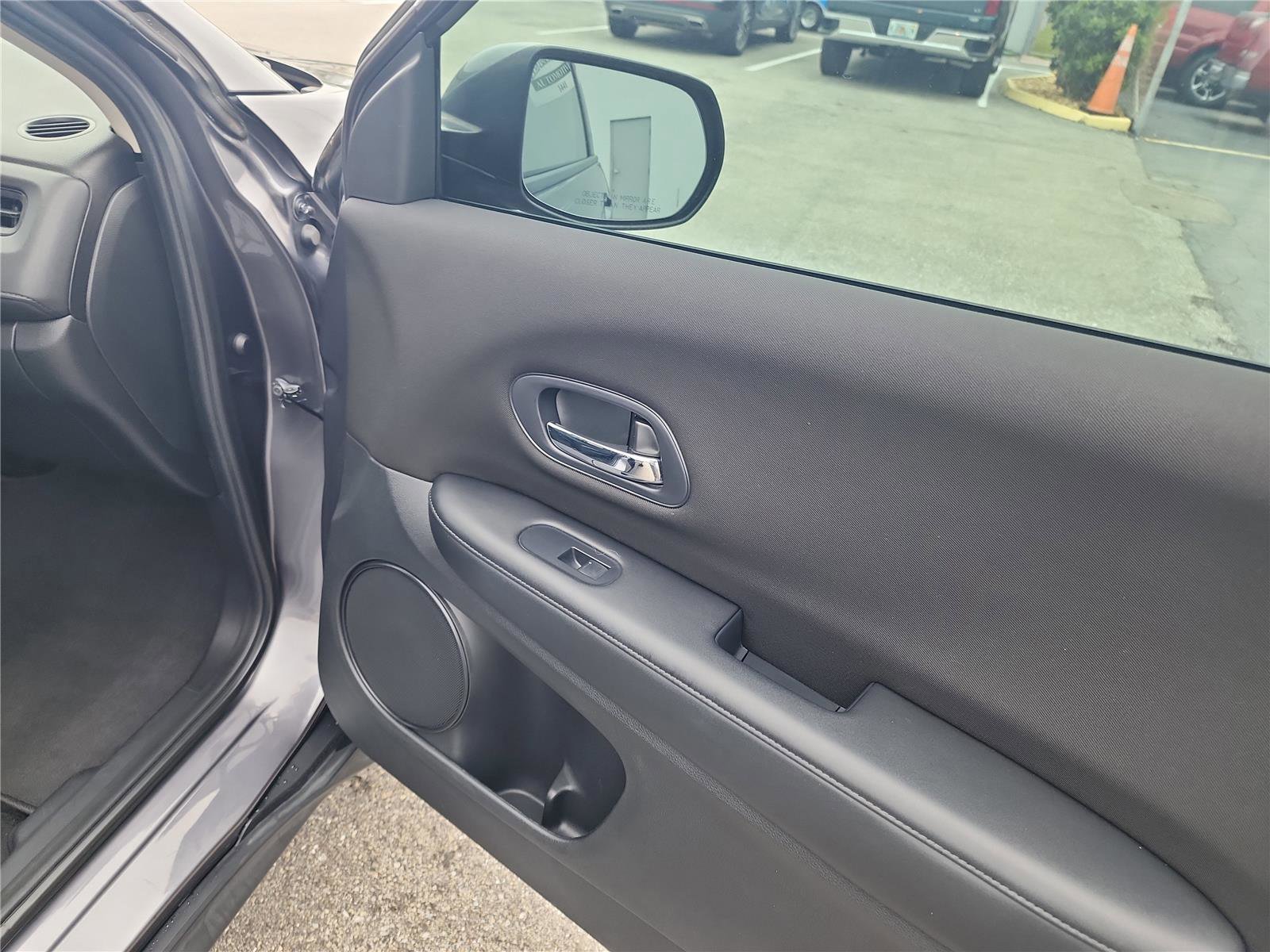 Used 2017 Honda HR-V LX image 28