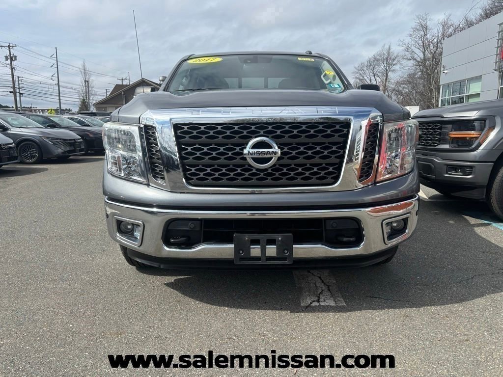 Used 2017 Nissan Titan SV image 2
