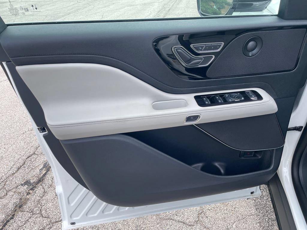 New 2026 Lincoln Aviator Reserve w/ Illumination Package AWD/4WD image 10