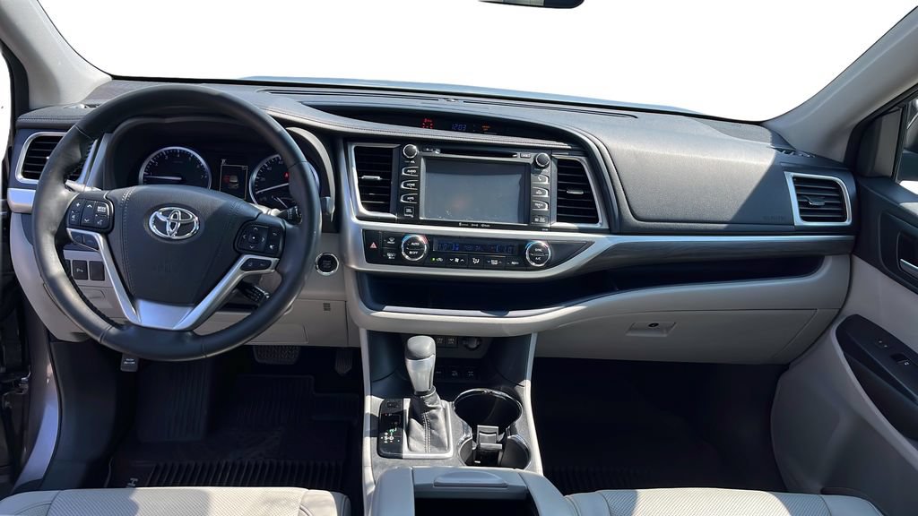 Used 2018 Toyota Highlander Limited AWD/4WD image 10