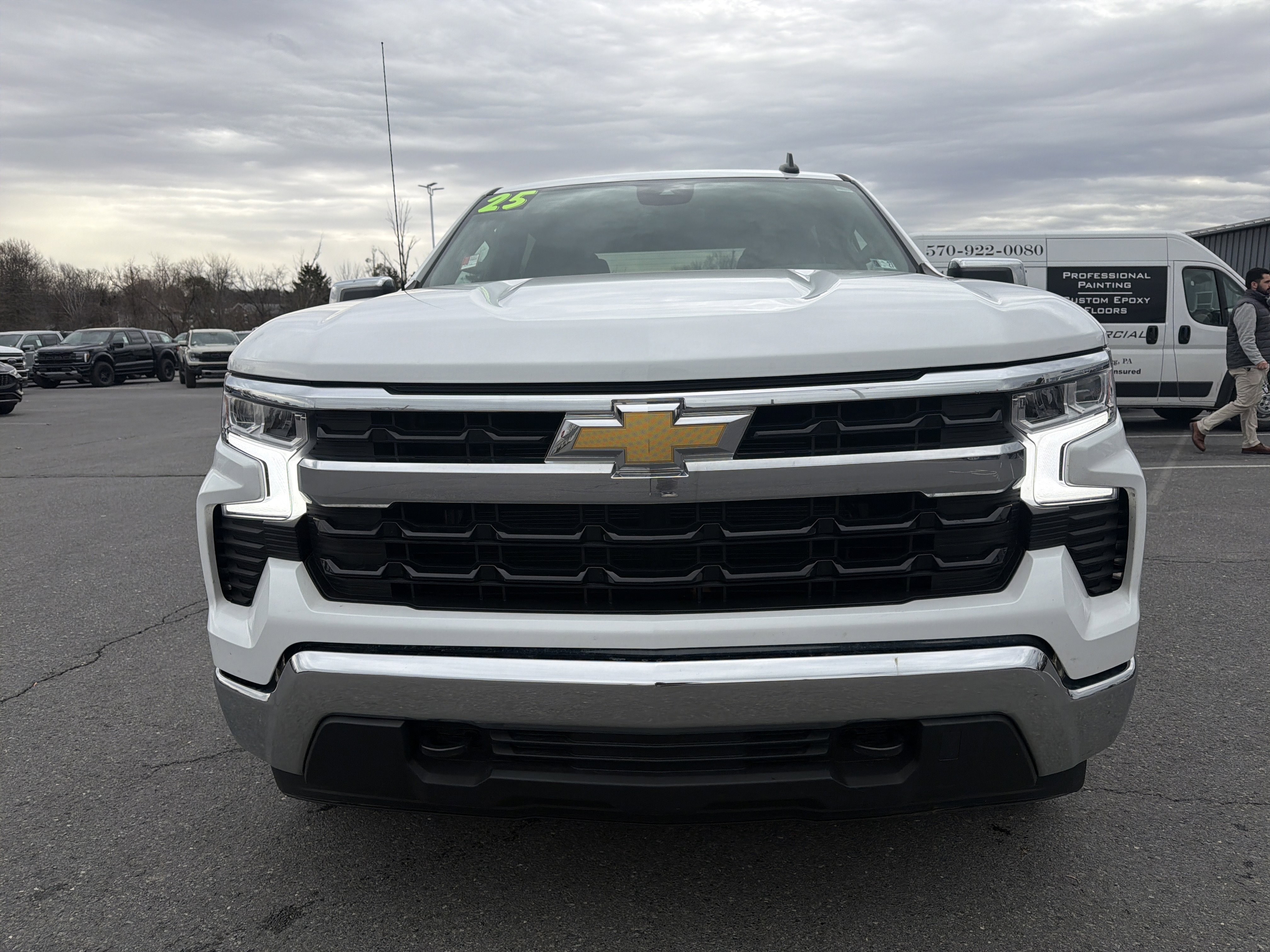 Used 2025 Chevrolet Silverado 1500 LT image 9