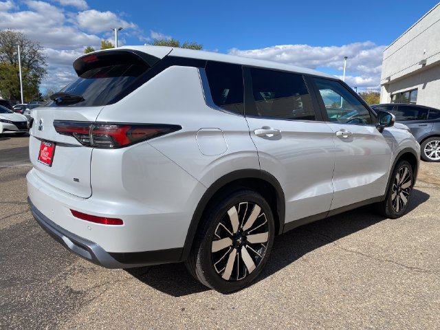 Used 2025 Mitsubishi Outlander SE AWD/4WD image 5