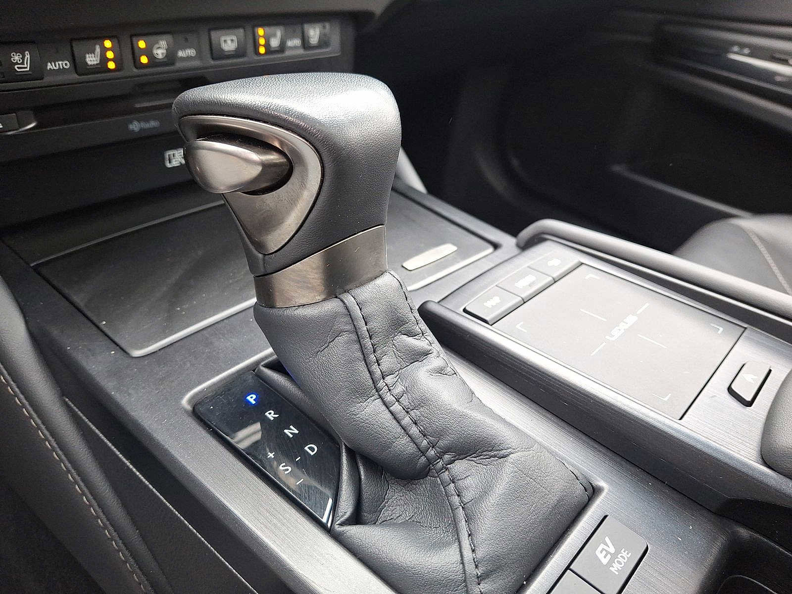 Used 2022 Lexus ES 300h w/ Luxury Package image 12