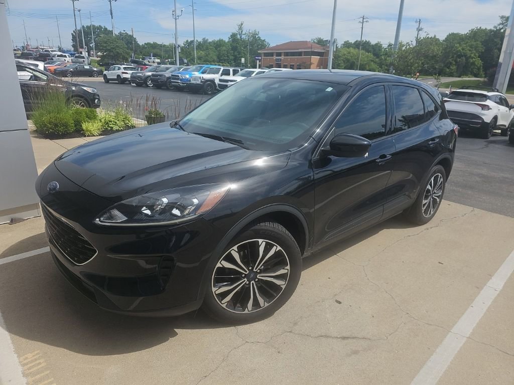 Used 2021 Ford Escape SE w/ SE Sport Appearance Package AWD/4WD image 2