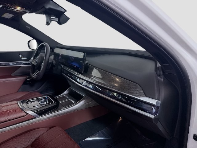 Used 2025 BMW i7 eDrive50 w/ M Sport Package RWD image 29
