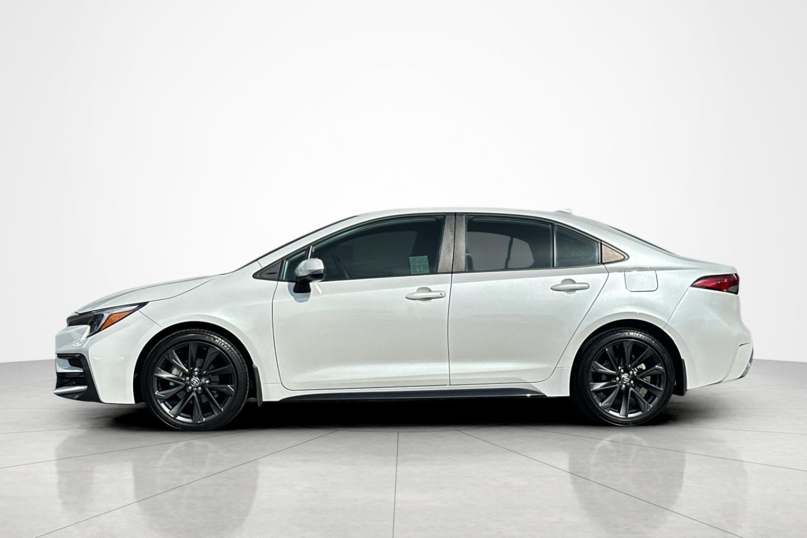 Used 2025 Toyota Corolla XSE FWD image 2