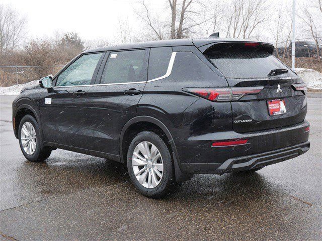 New 2026 Mitsubishi Outlander ES image 2
