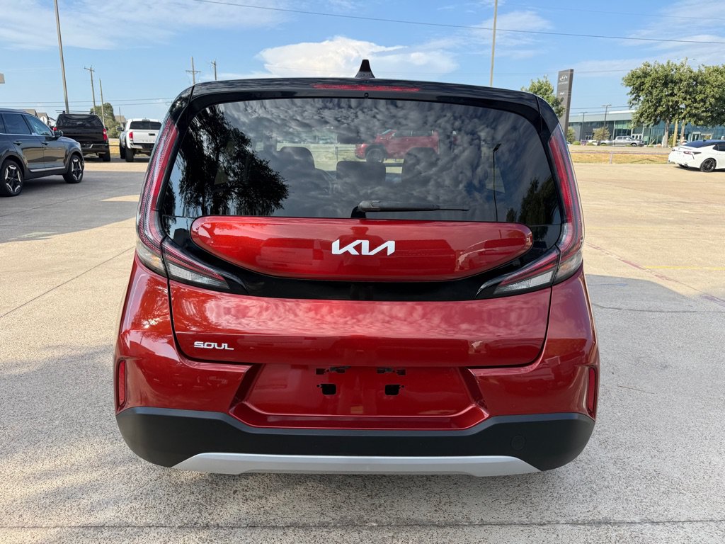 Used 2023 Kia Soul LX w/ LX Technology Package FWD image 6