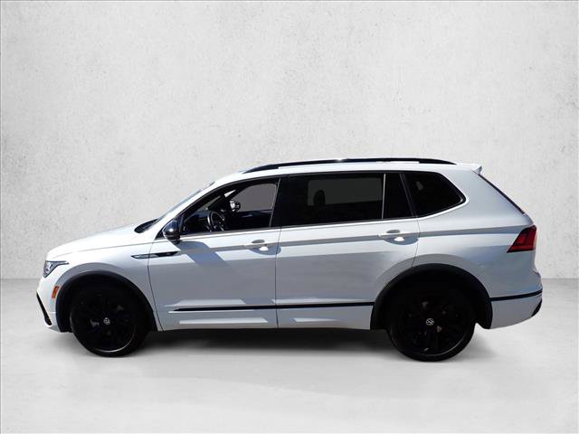 Used 2023 Volkswagen Tiguan SE R-Line AWD/4WD image 2