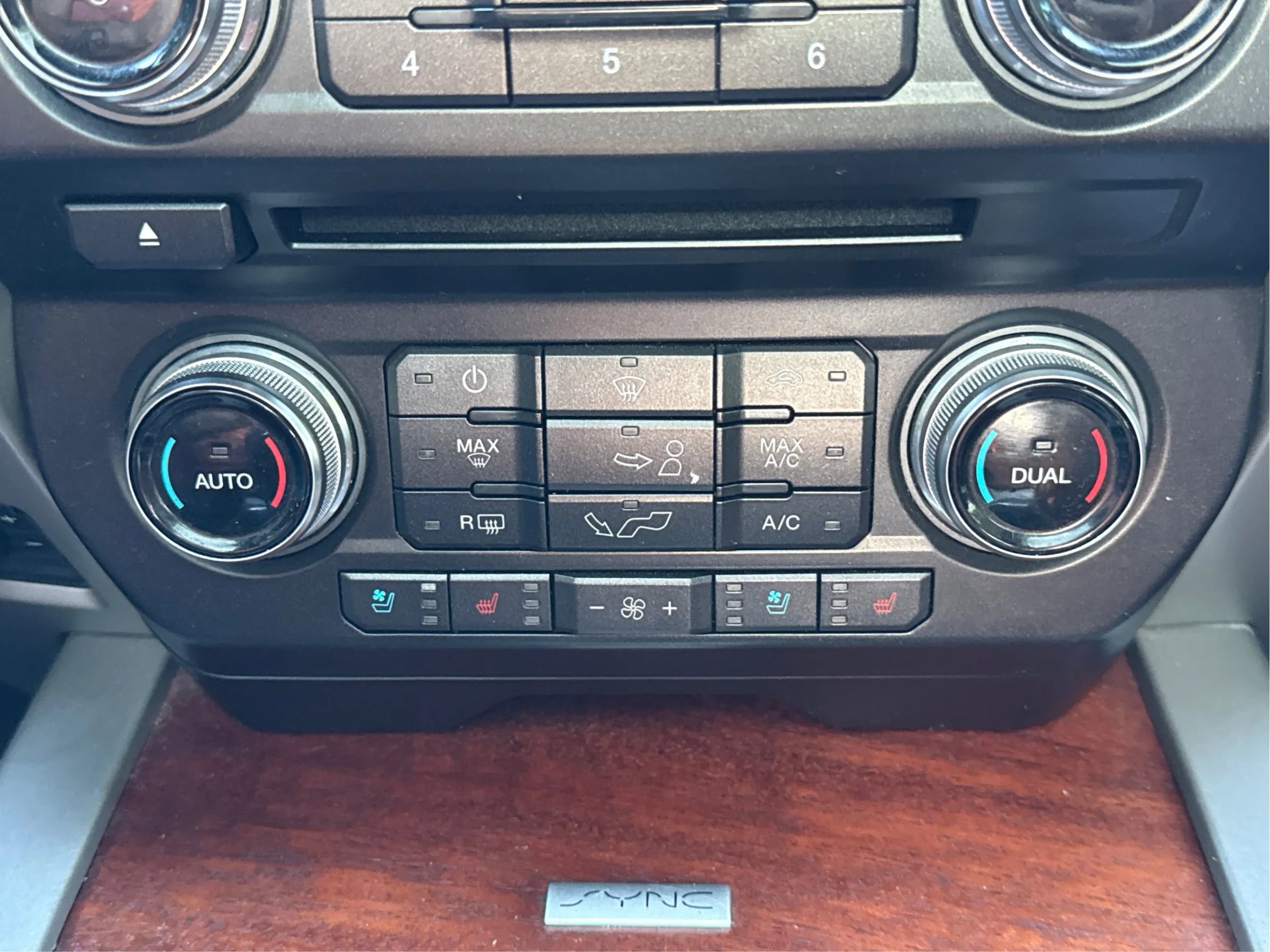 Used 2018 Ford F150 King Ranch w/ Equipment Group 601A Luxury AWD/4WD image 34