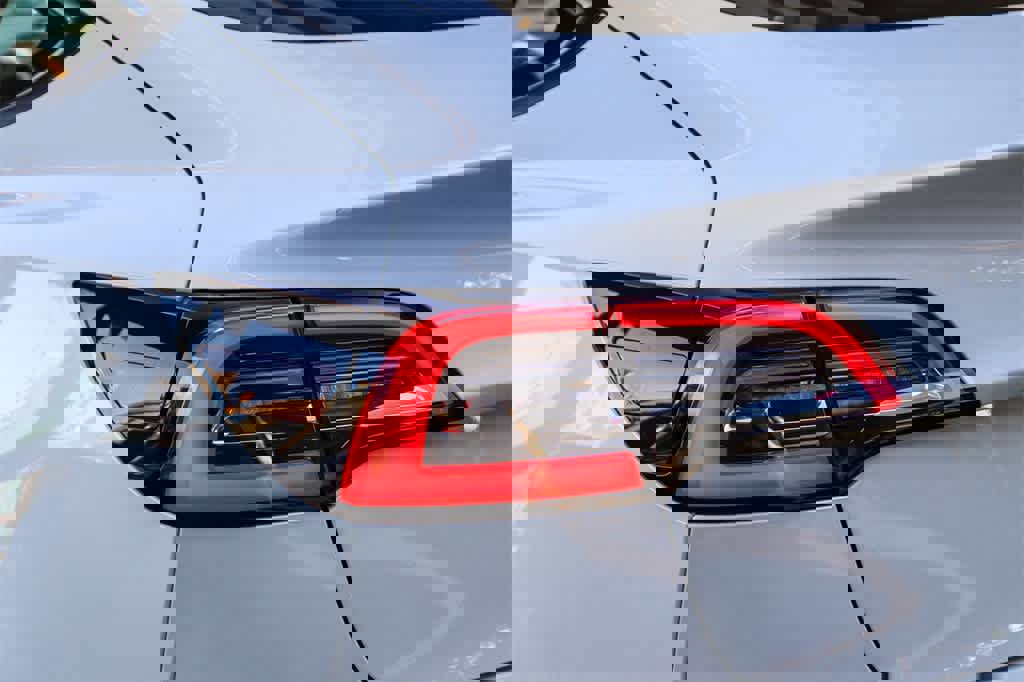 Used 2021 Tesla Model 3 Standard Range Plus image 9