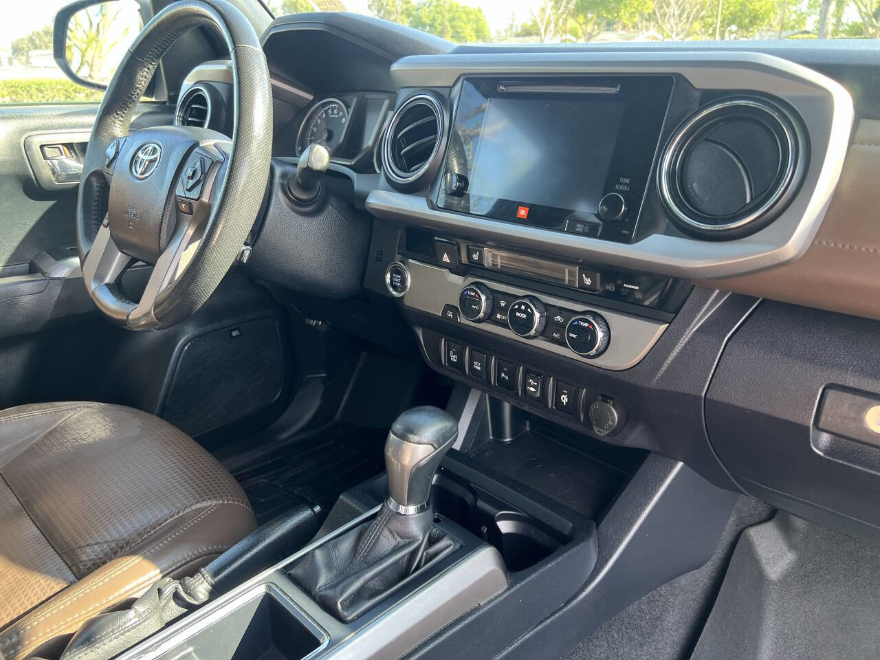 Used 2017 Toyota Tacoma Limited w/ Tow Package image 19