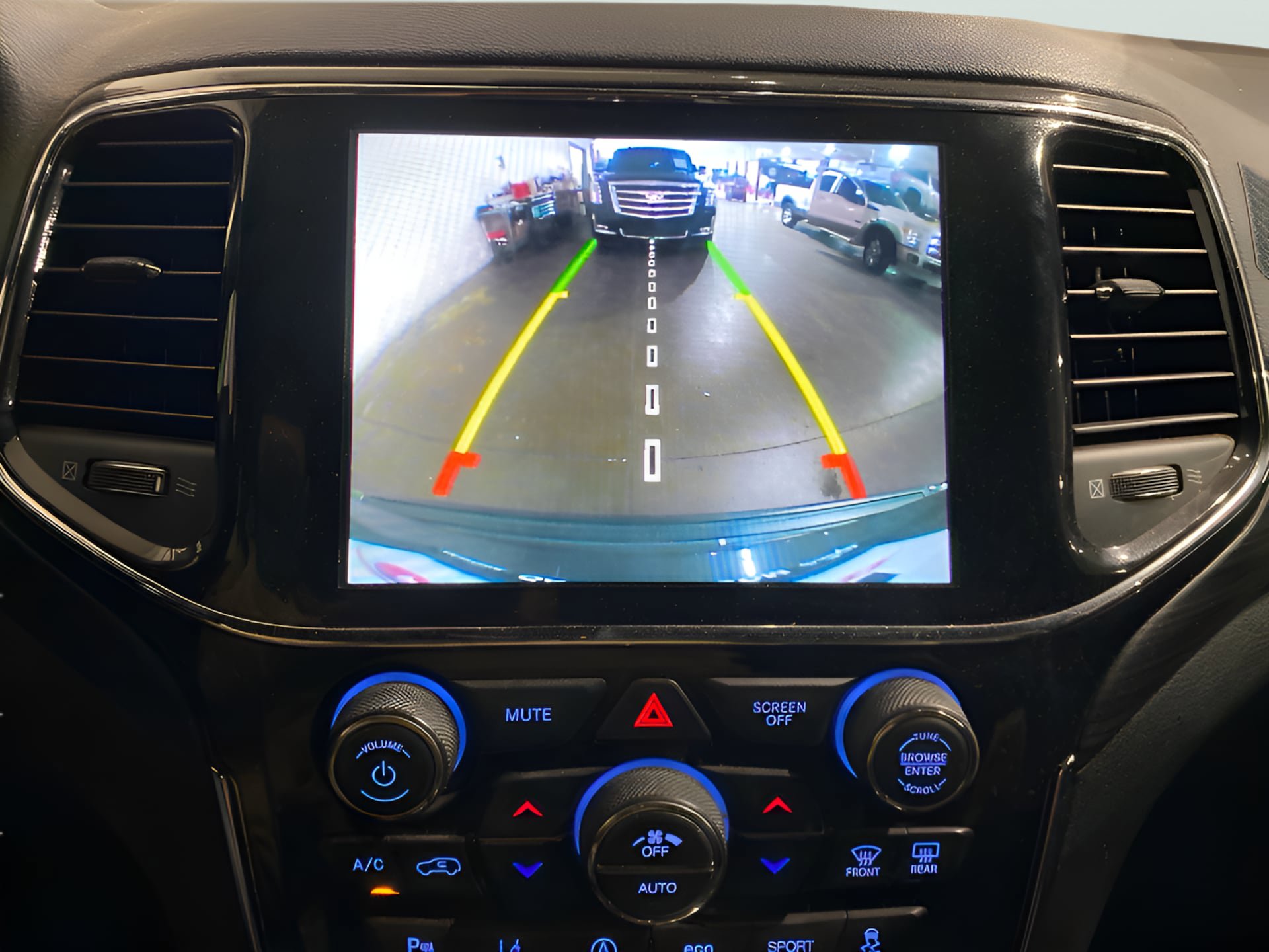 Used 2020 Jeep Grand Cherokee Altitude image 27