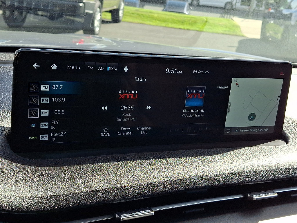 Used 2025 Genesis GV70 2.5T AWD/4WD image 18