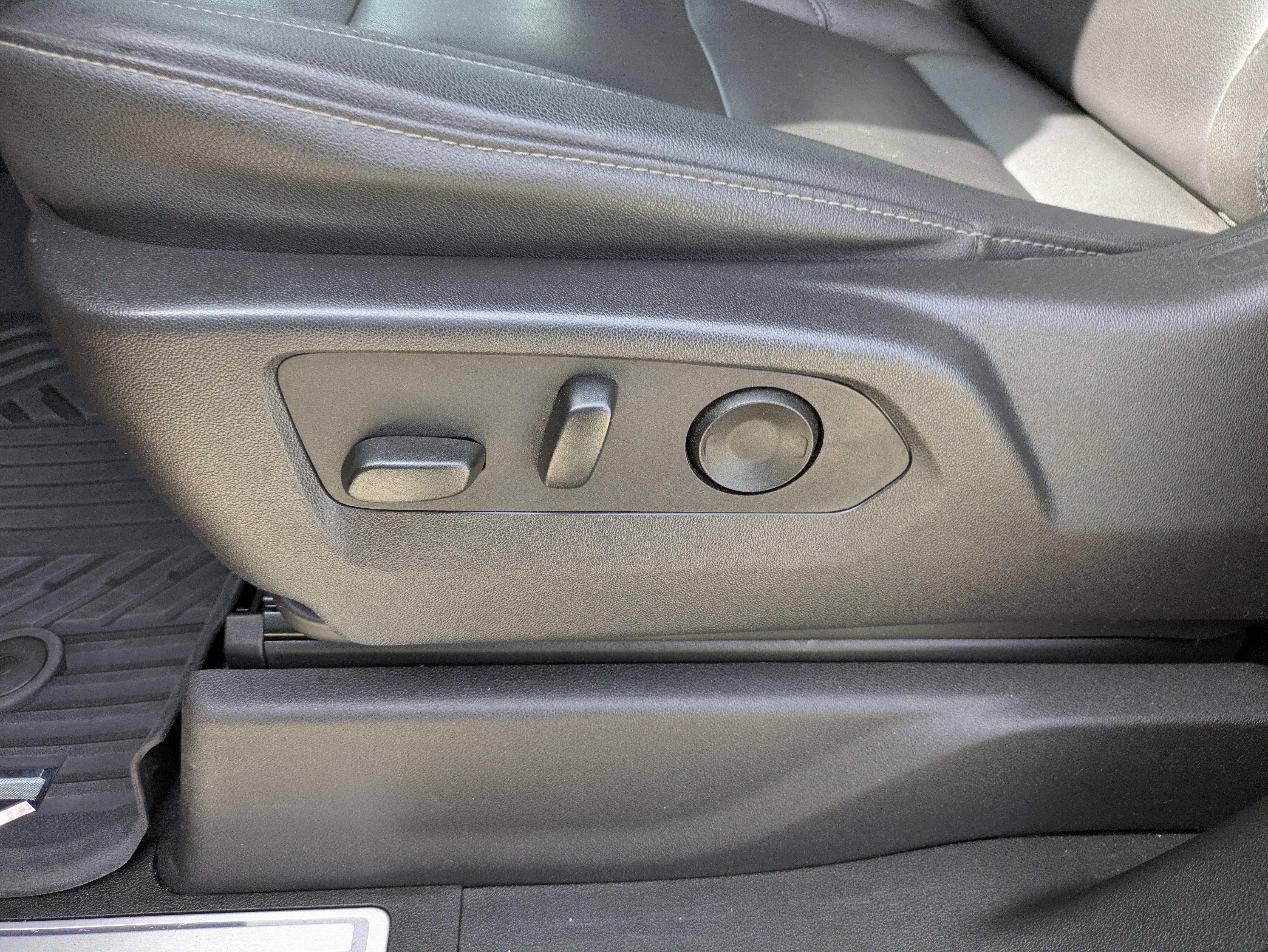 Used 2024 Chevrolet Silverado 1500 LT Trail Boss w/ Convenience Package II image 9