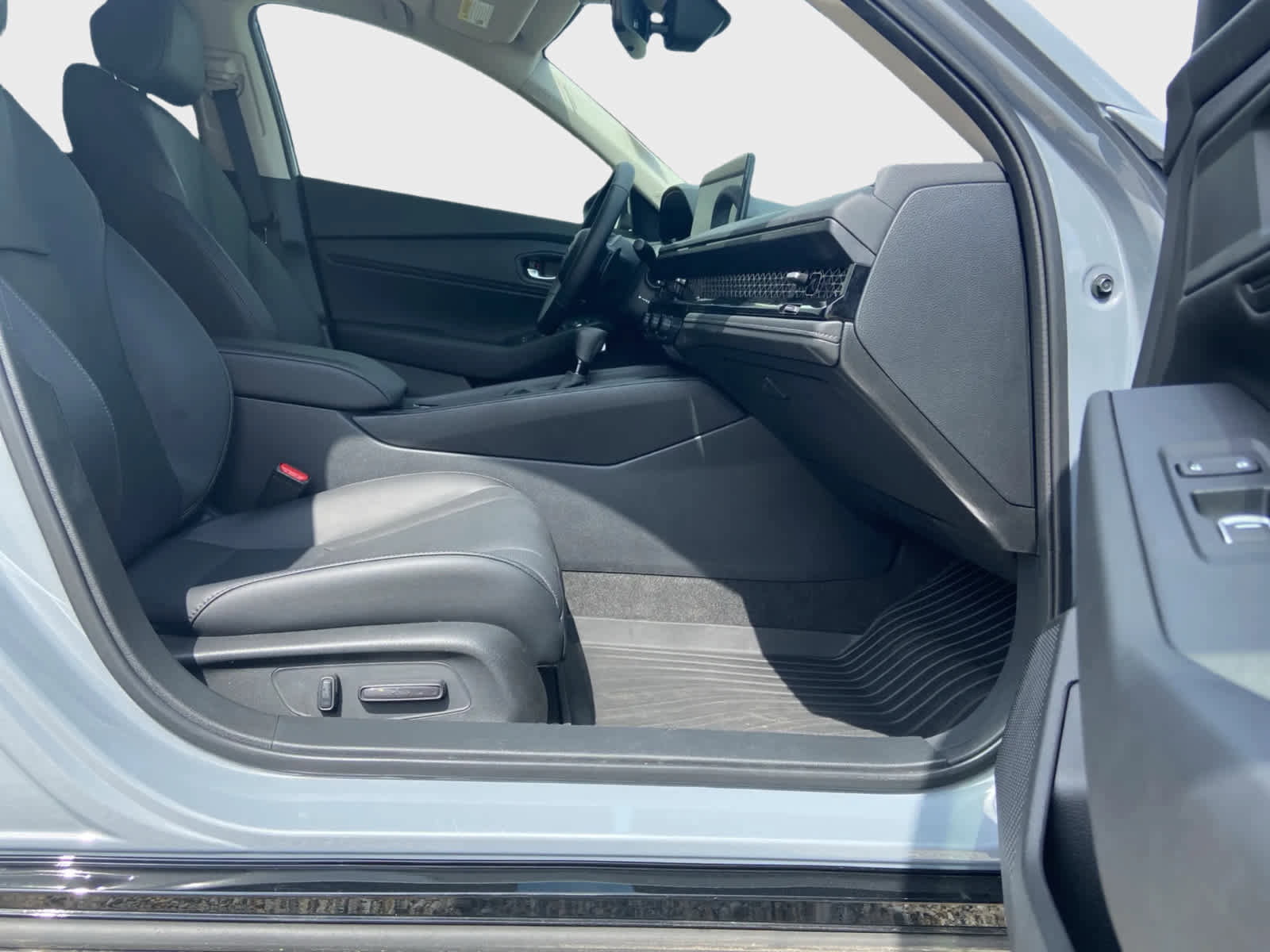 Used 2025 Honda Accord EX-L image 17