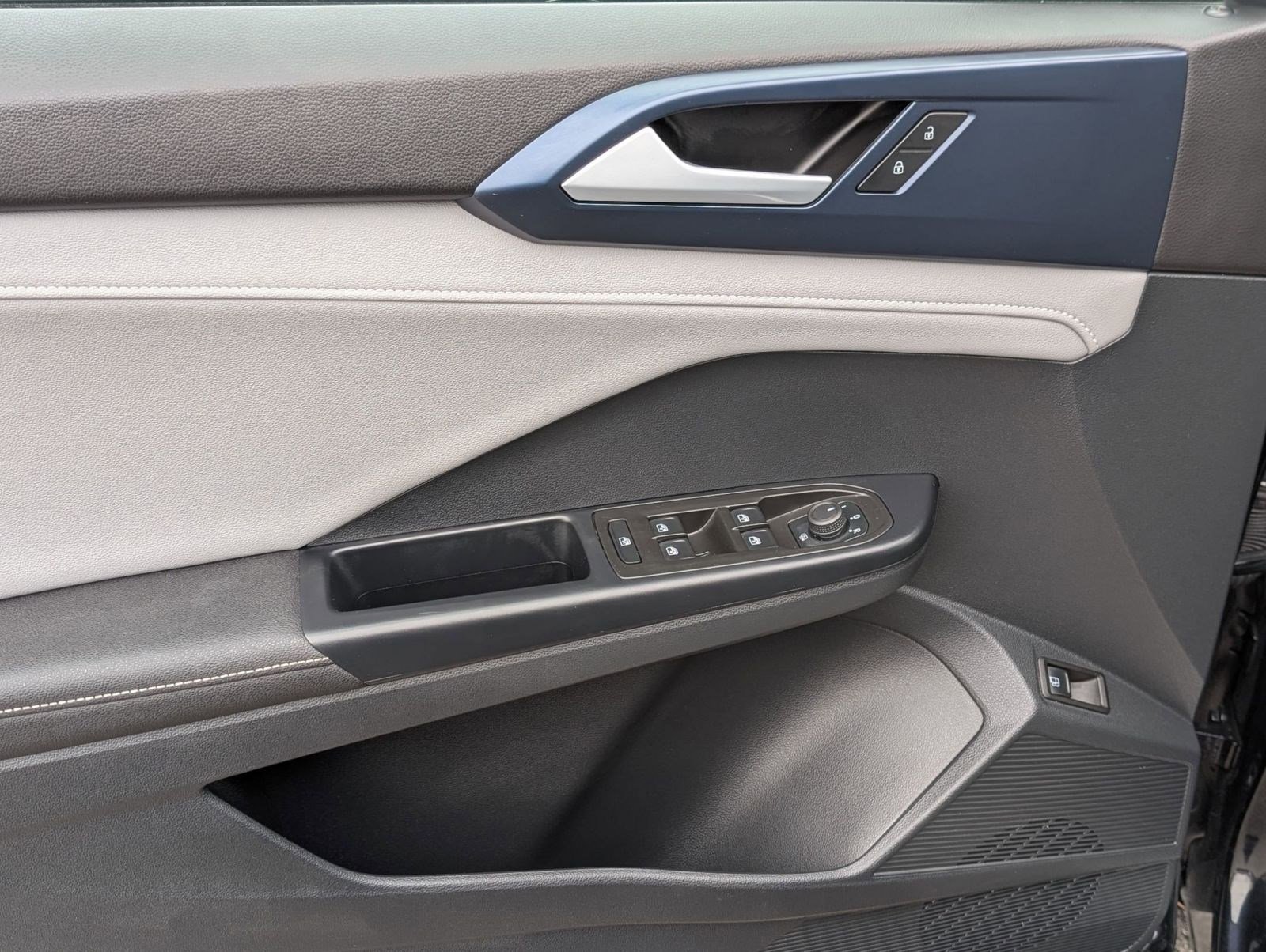 Used 2024 Volkswagen Taos SE image 14