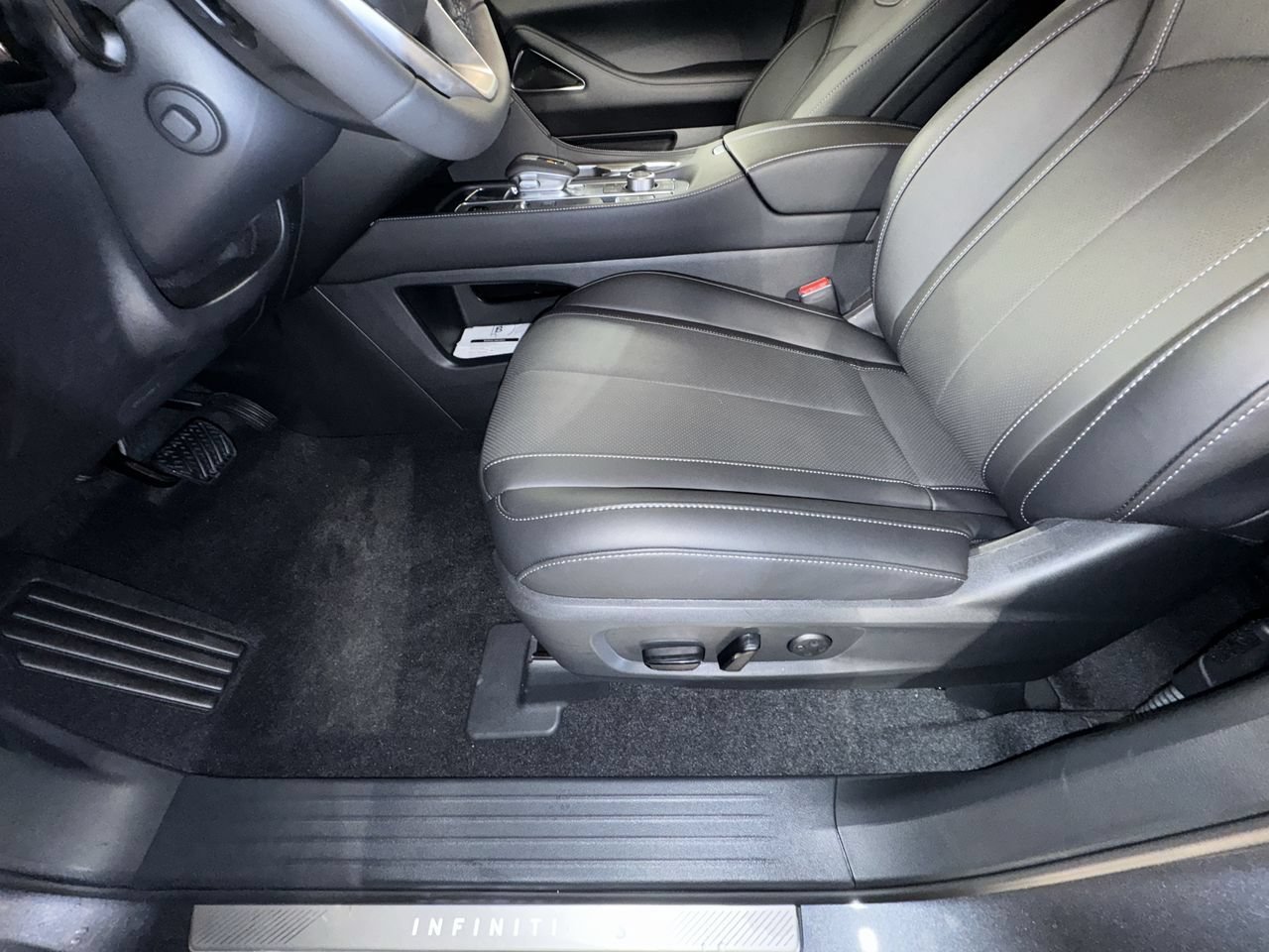 Certified 2026 INFINITI QX60 Luxe w/ Cargo Package AWD/4WD image 16