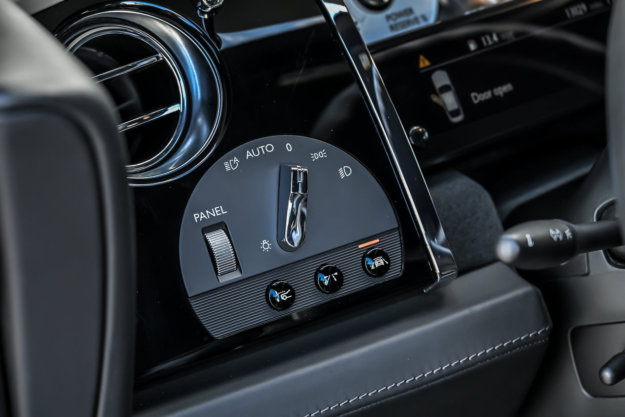 Used 2015 Rolls-Royce Wraith RWD image 23