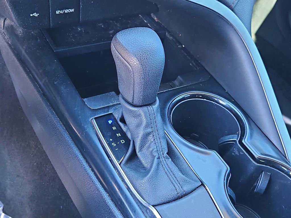 Used 2020 Toyota Camry LE image 27