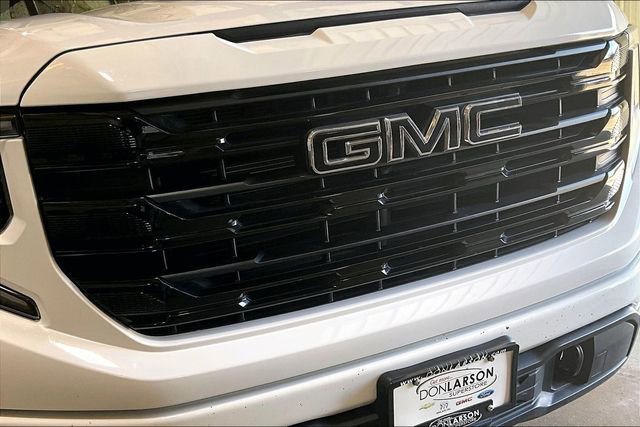 Used 2022 GMC Sierra 1500 Elevation w/ LPO, Elevation Black Package image 11