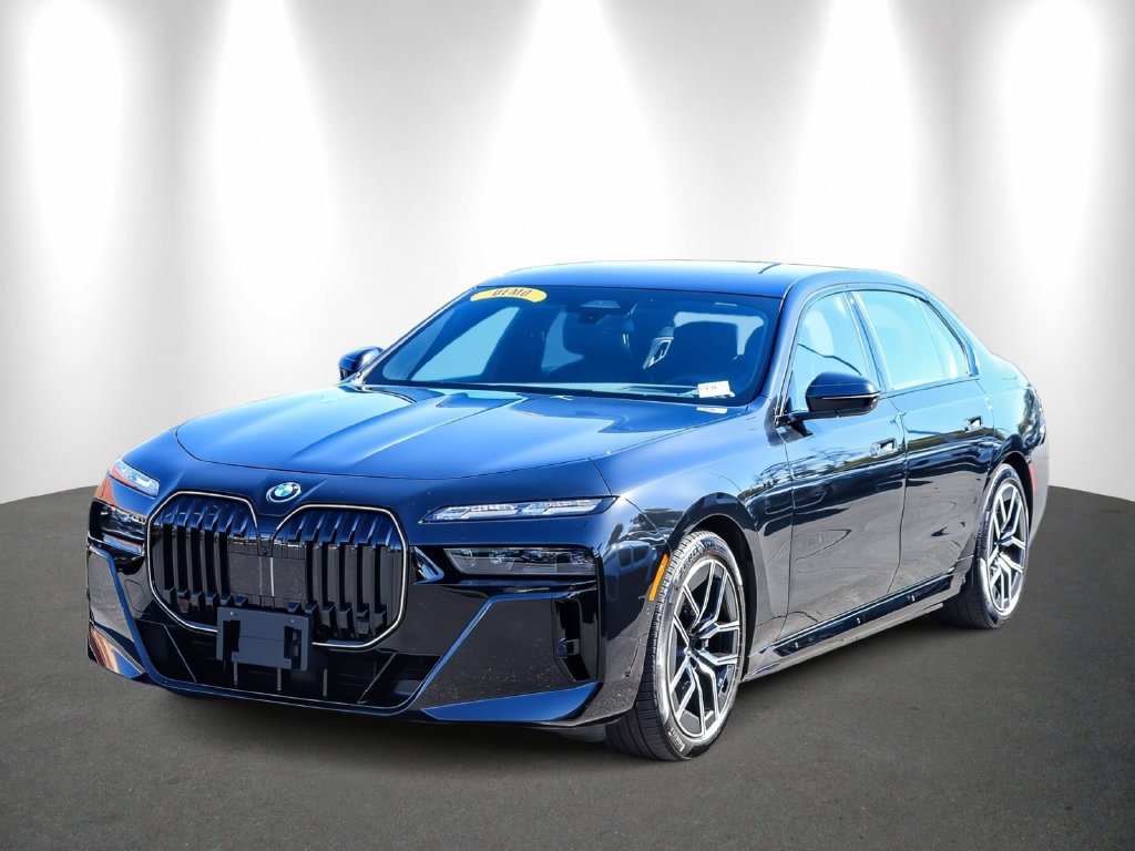 Used 2026 BMW i7 eDrive50 w/ Executive Package RWD image 3