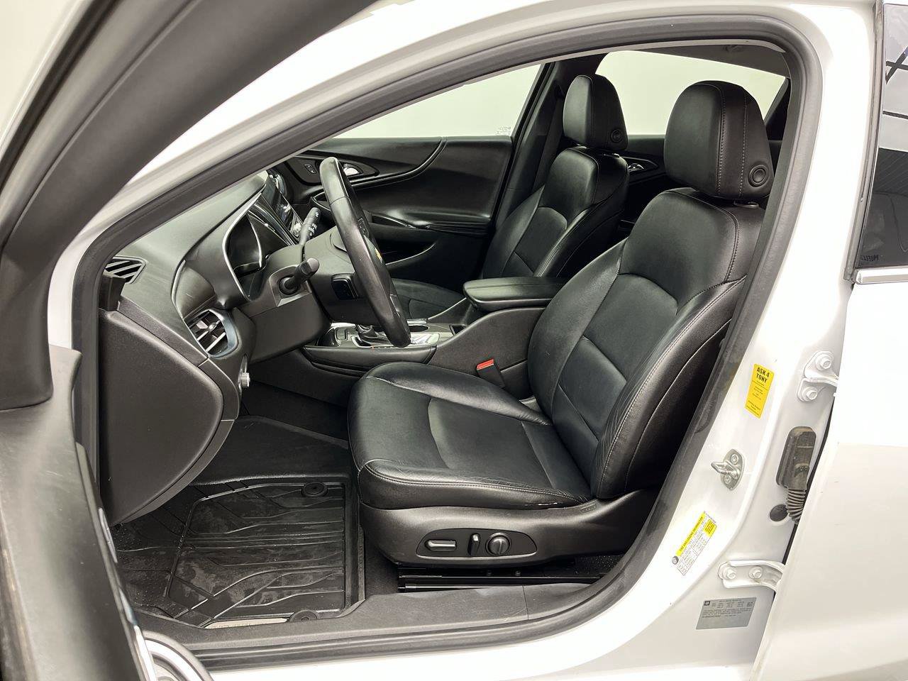 Used 2017 Chevrolet Malibu LT w/ Leather Package FWD image 8