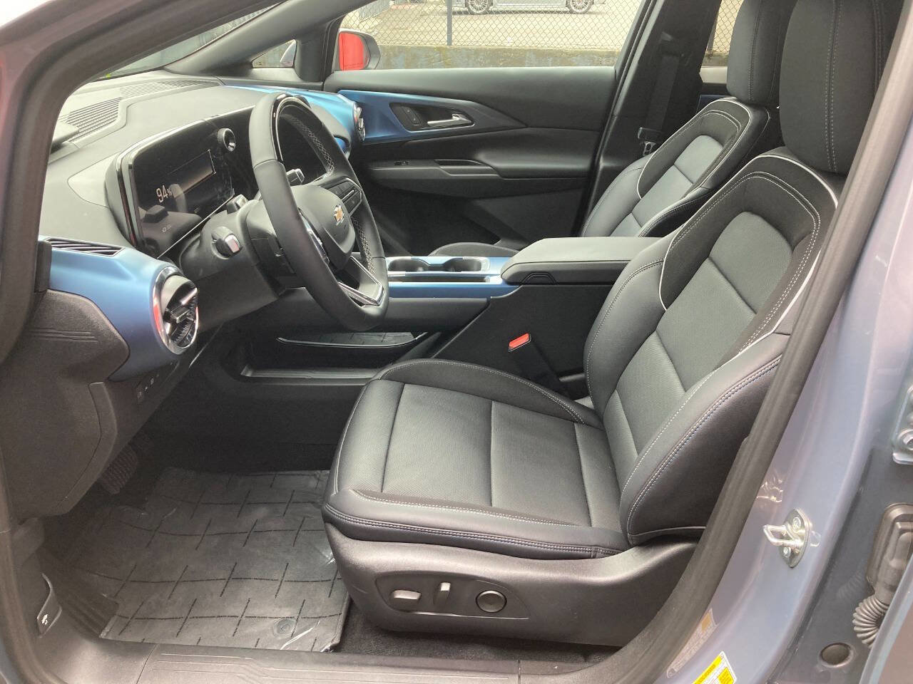 Used 2025 Chevrolet Equinox EV LT w/ Convenience Package II FWD image 10