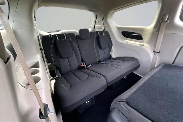Used 2020 Chrysler Voyager L FWD image 23
