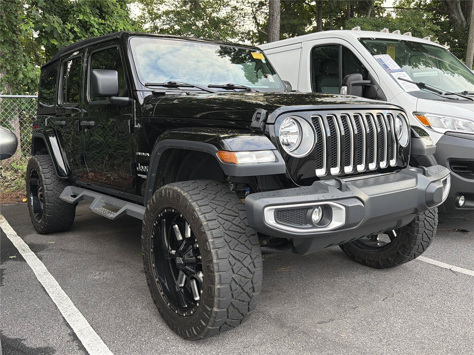 Used 2018 Jeep Wrangler Unlimited Sahara AWD/4WD image 3