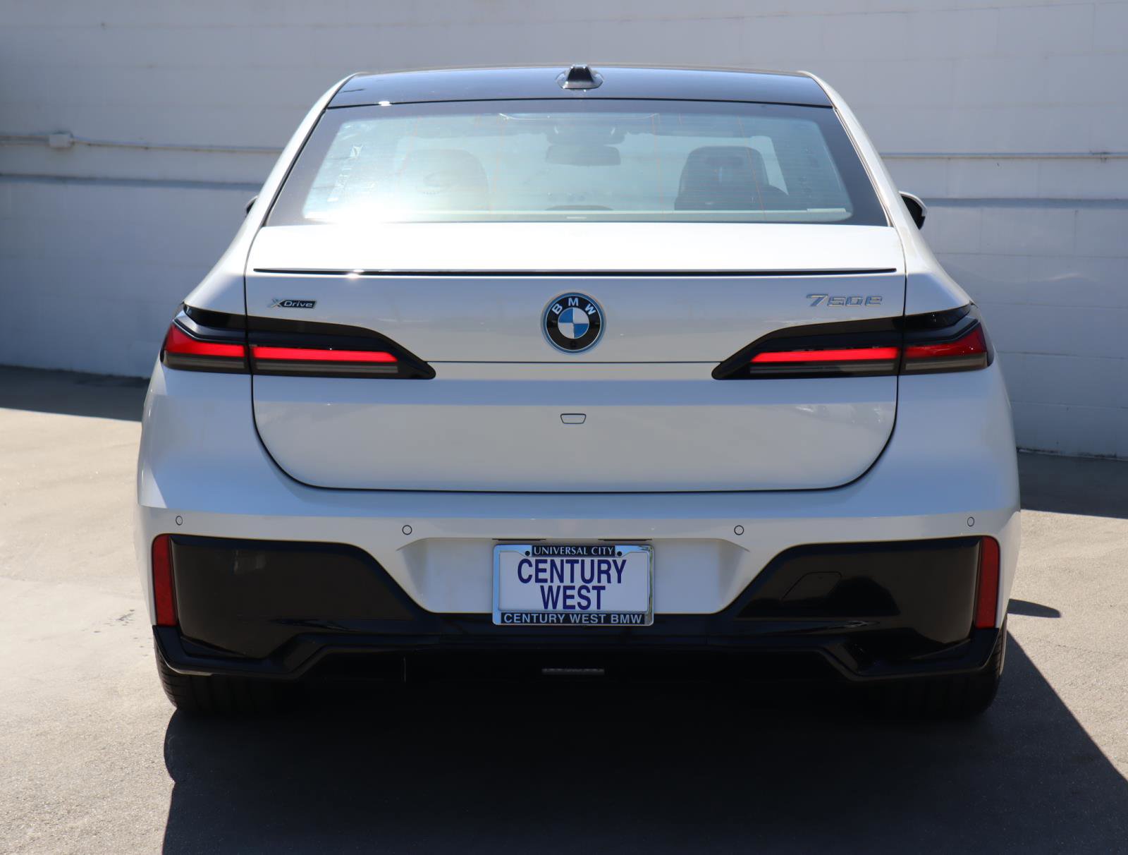 New 2026 BMW 750e xDrive image 4