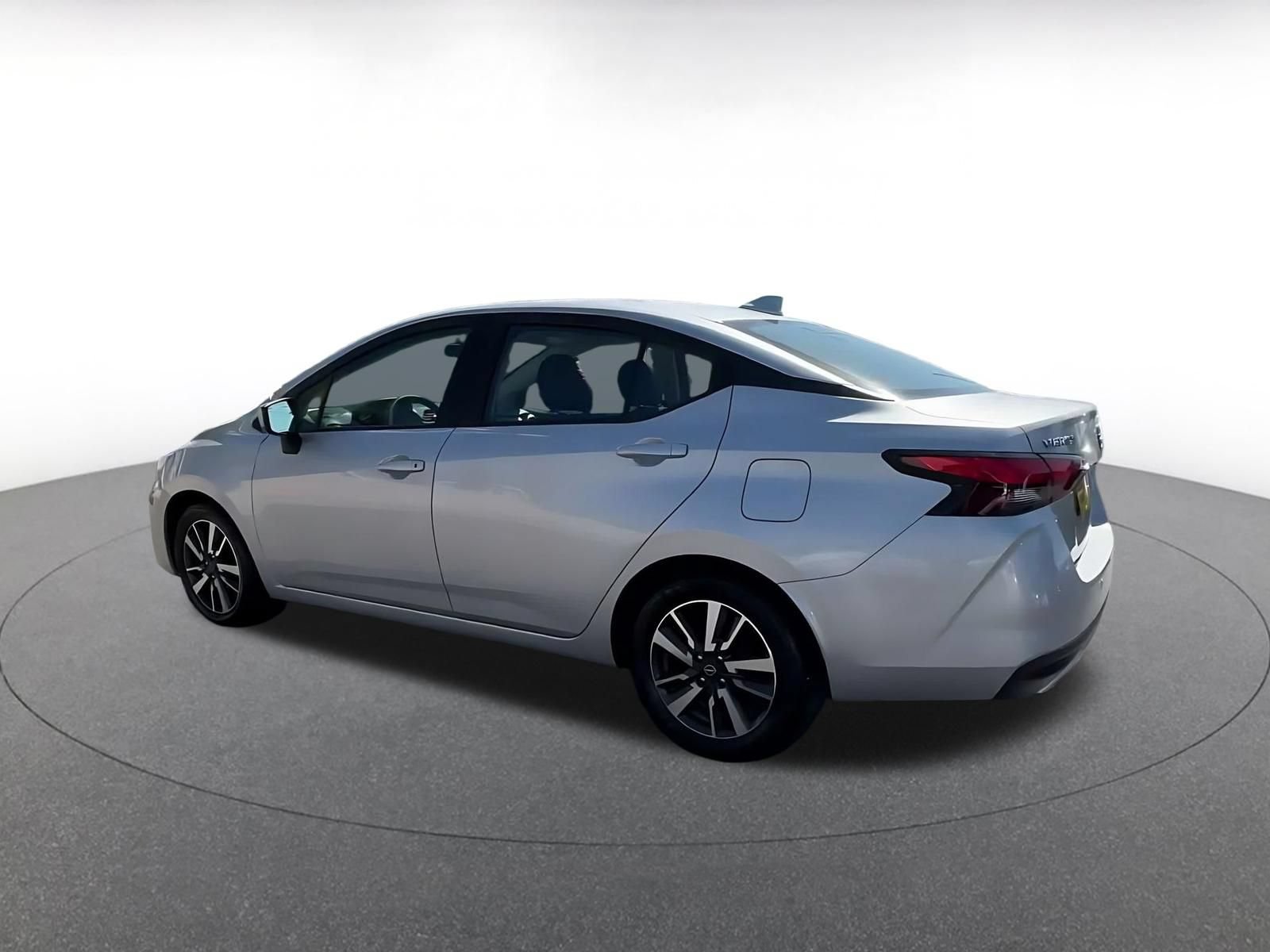 Used 2025 Nissan Versa SV FWD image 9