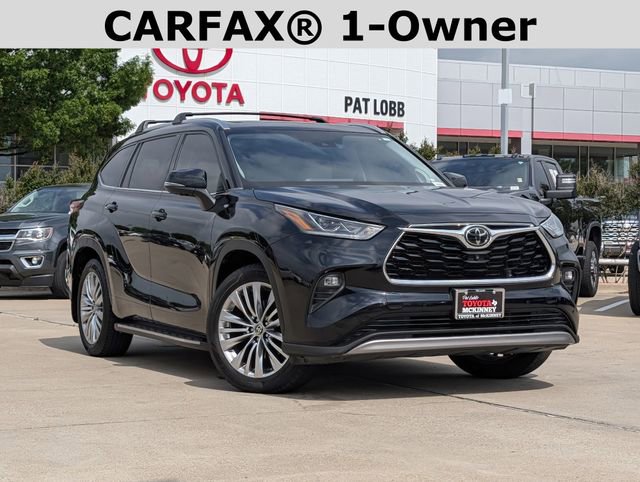 Used 2024 Toyota Highlander Platinum FWD image 2