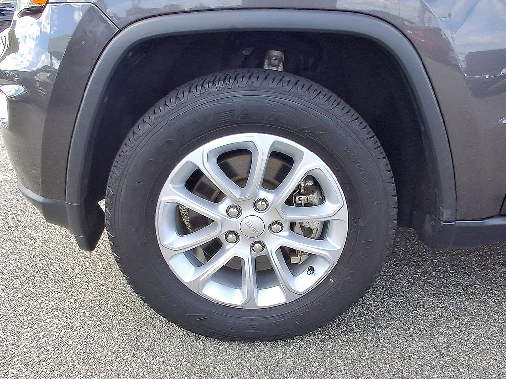 Used 2021 Jeep Grand Cherokee Laredo AWD/4WD image 33