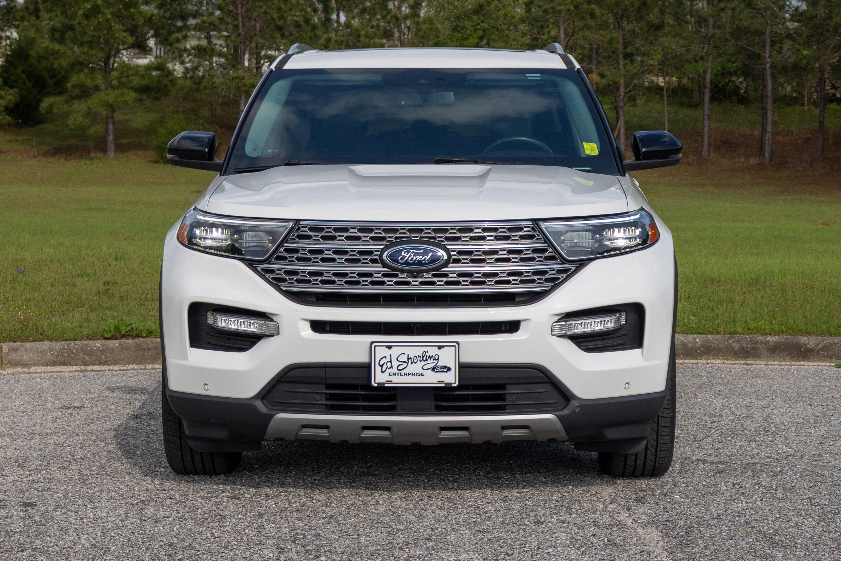 Used 2022 Ford Explorer Limited w/ Equipment Group 301A AWD/4WD image 2