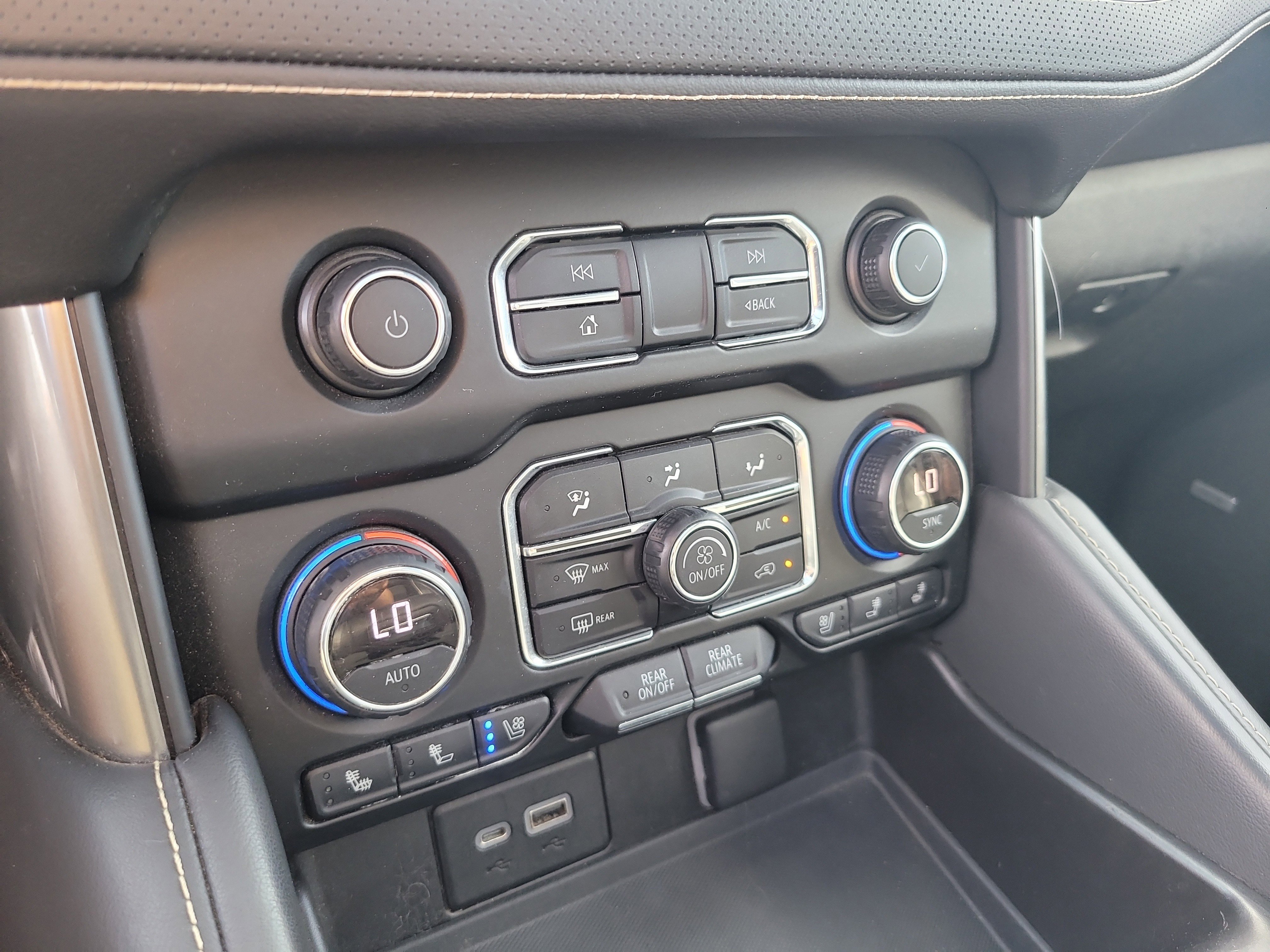 Used 2021 Chevrolet Suburban Premier w/ Premium Package image 24