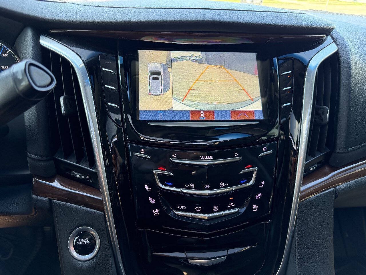 Used 2018 Cadillac Escalade Luxury AWD/4WD image 14
