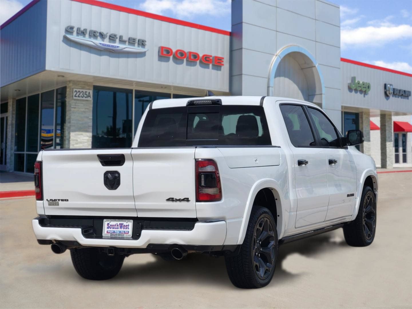 Used 2024 RAM 1500 Limited AWD/4WD image 5